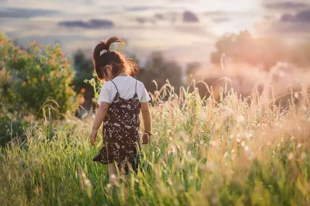 男孩高考635分，下跪感谢妈妈：孩子学会感恩究竟有多重要？