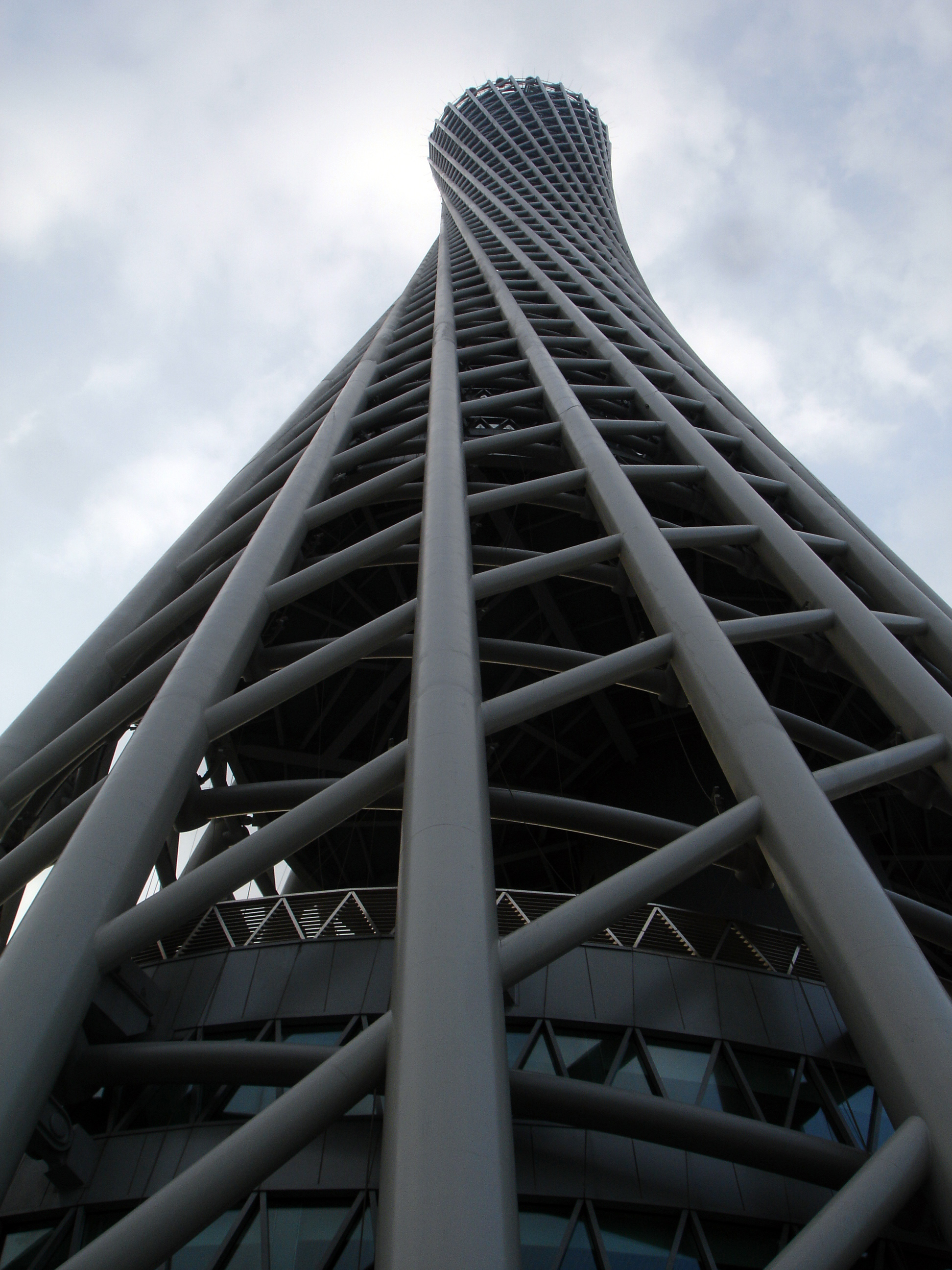 世界十大著名铁塔(世界高度排名前五的电视塔,中国上榜两座,厉害了)
