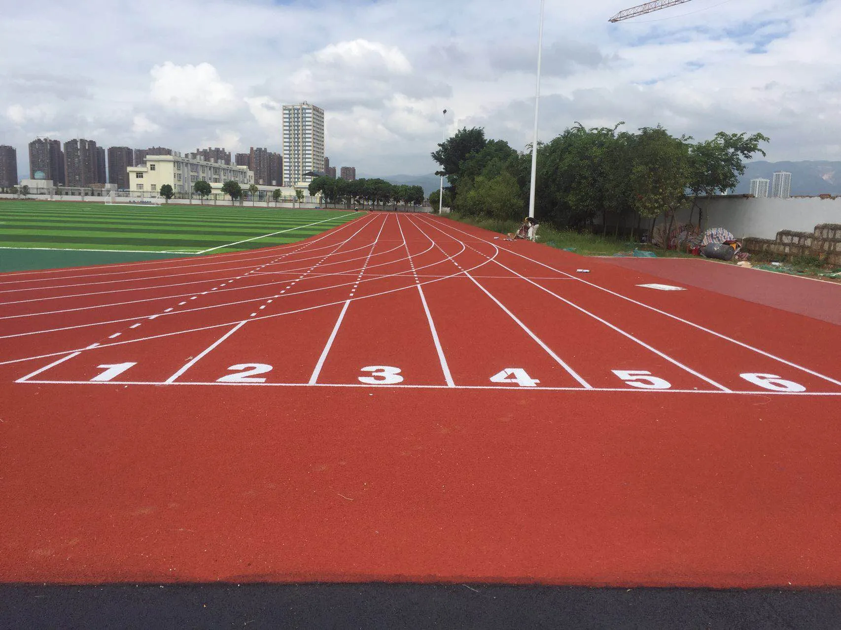 400米标准塑胶跑道是怎样建设的?