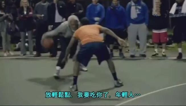 玛雅摩尔可以扣篮吗(NBA球星化妆成老头去篮球场上挑战年轻人，结局太精彩)