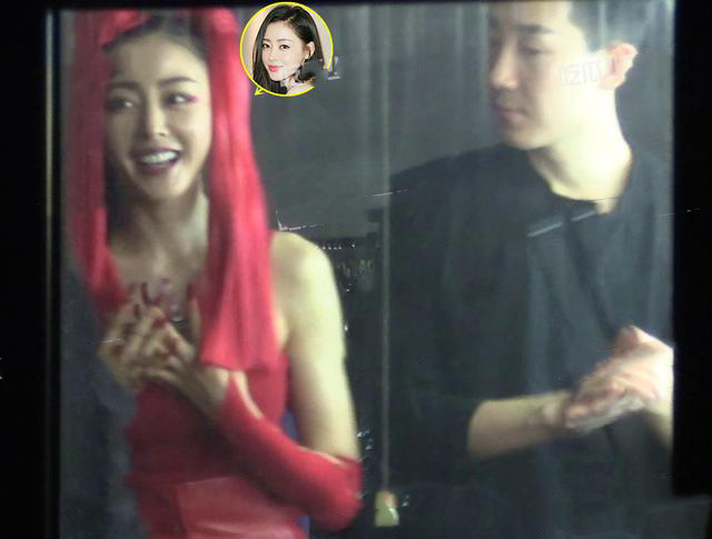 张天爱穿吊带大秀好身材，妆发遭吐槽太雷人，网友评价全靠颜值撑