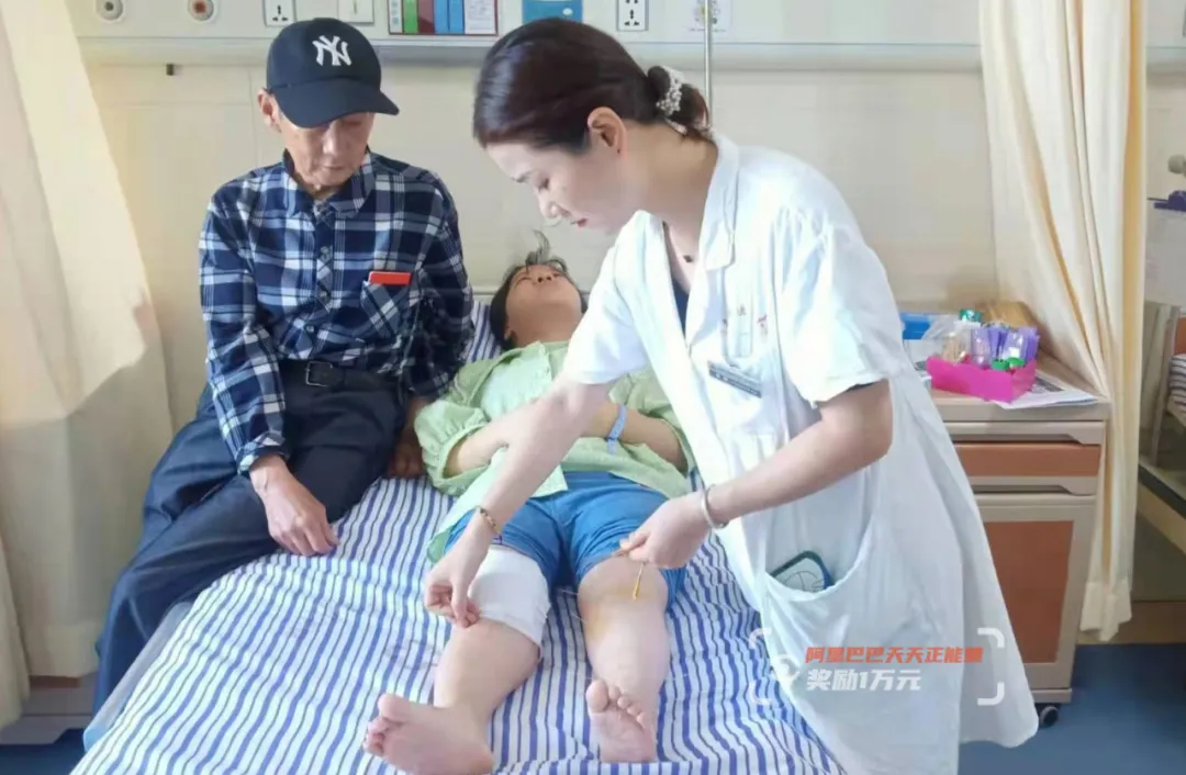 双腿畸形6年9次手术，女孩高考560分填报医学院：长大我想成为你