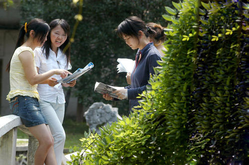 孩子高考成绩690，母亲发朋友圈留念，一句“清华见”惹恼不少人