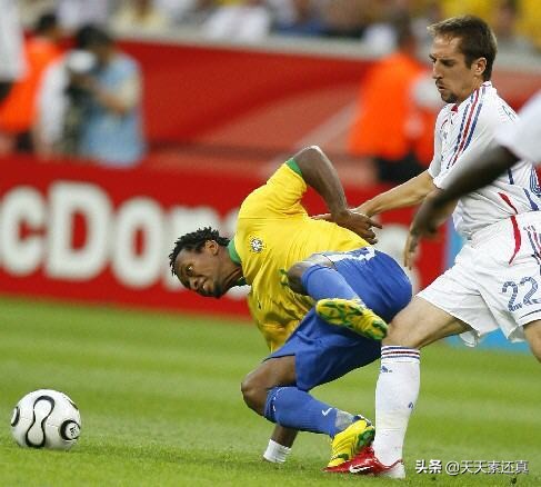 2014年巴西队阵容（单论纸面实力，新世纪五届世界杯，哪支巴西队最强？）