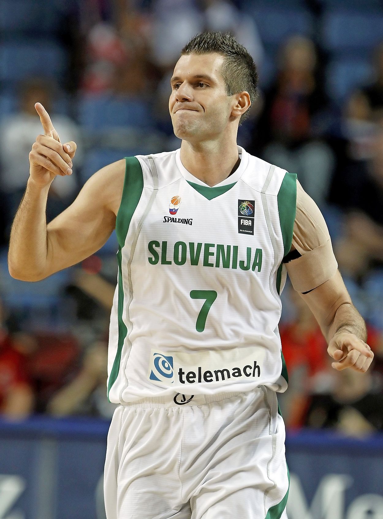 06篮球世锦赛中国绝杀（梦回2006年世锦赛，追忆中国篮球史上最令人难忘的那记绝杀）