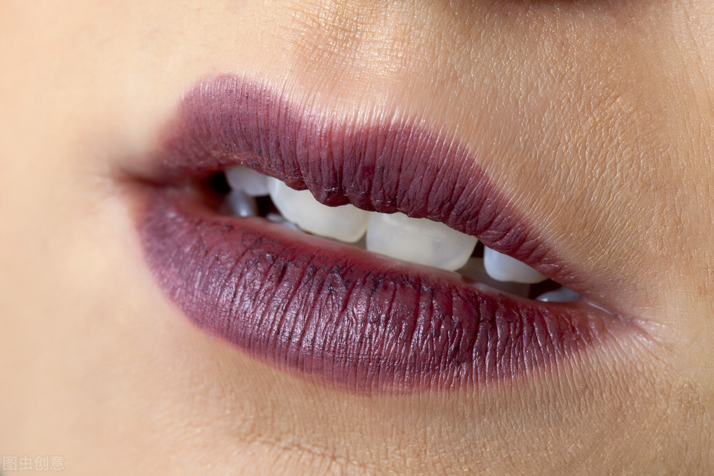 嘴唇是"照妖镜",3种怪异颜色,很可能是患「大病」了,别拖延