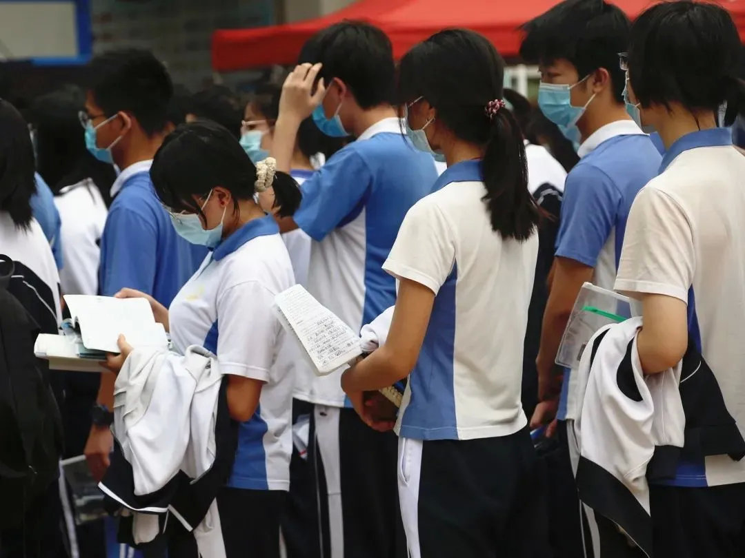 2021新高考数学卷，到底是难还是不难？为何争议很大？