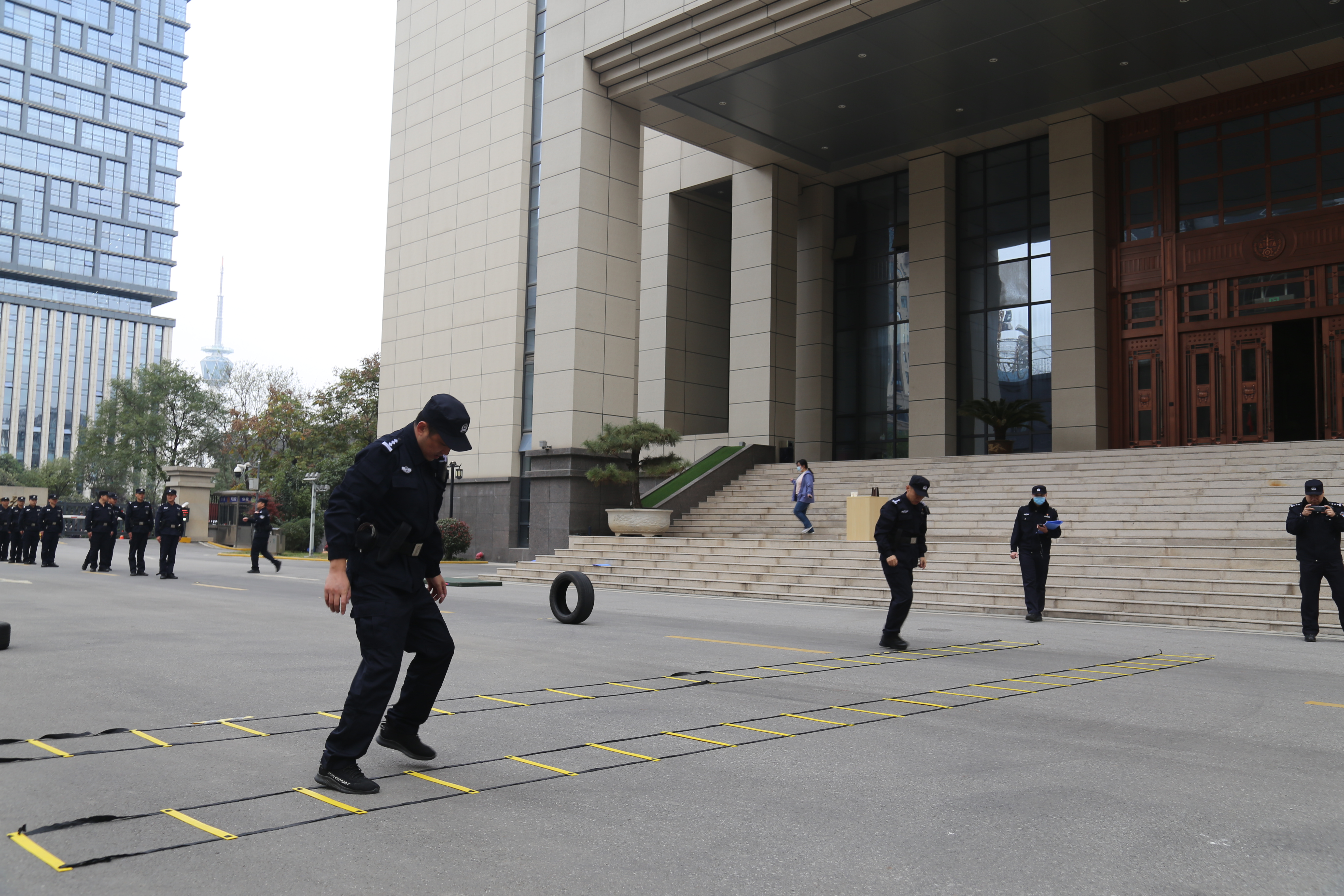 以战领训砺精兵 以训促战铸铁军——雁塔法院法警大队扎实开展实战化训练
