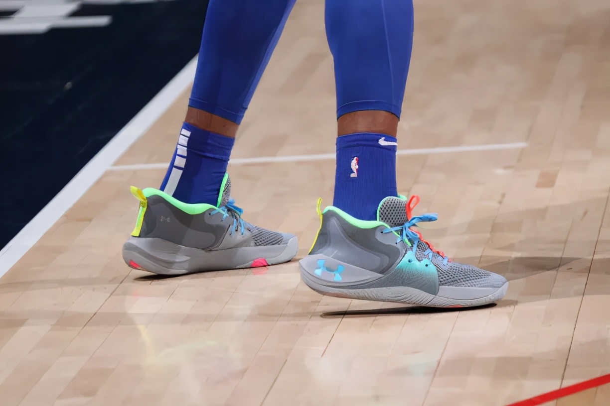 nba穿李宁鞋的球员有哪些（NBA球员上脚：詹姆斯2双签名鞋，巴特勒穿李宁驭帅14？）