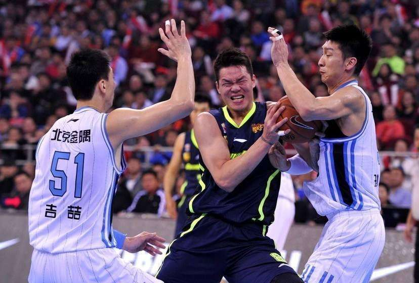 朱芳雨为什么不进nba了(朱芳雨是中国男篮历史第1小前，为何2次拒绝NBA？其实原因很简单)