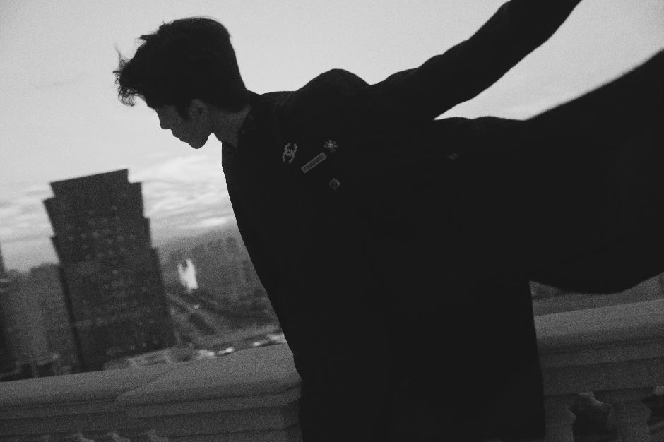 意境夕阳下男生侧脸头像图片