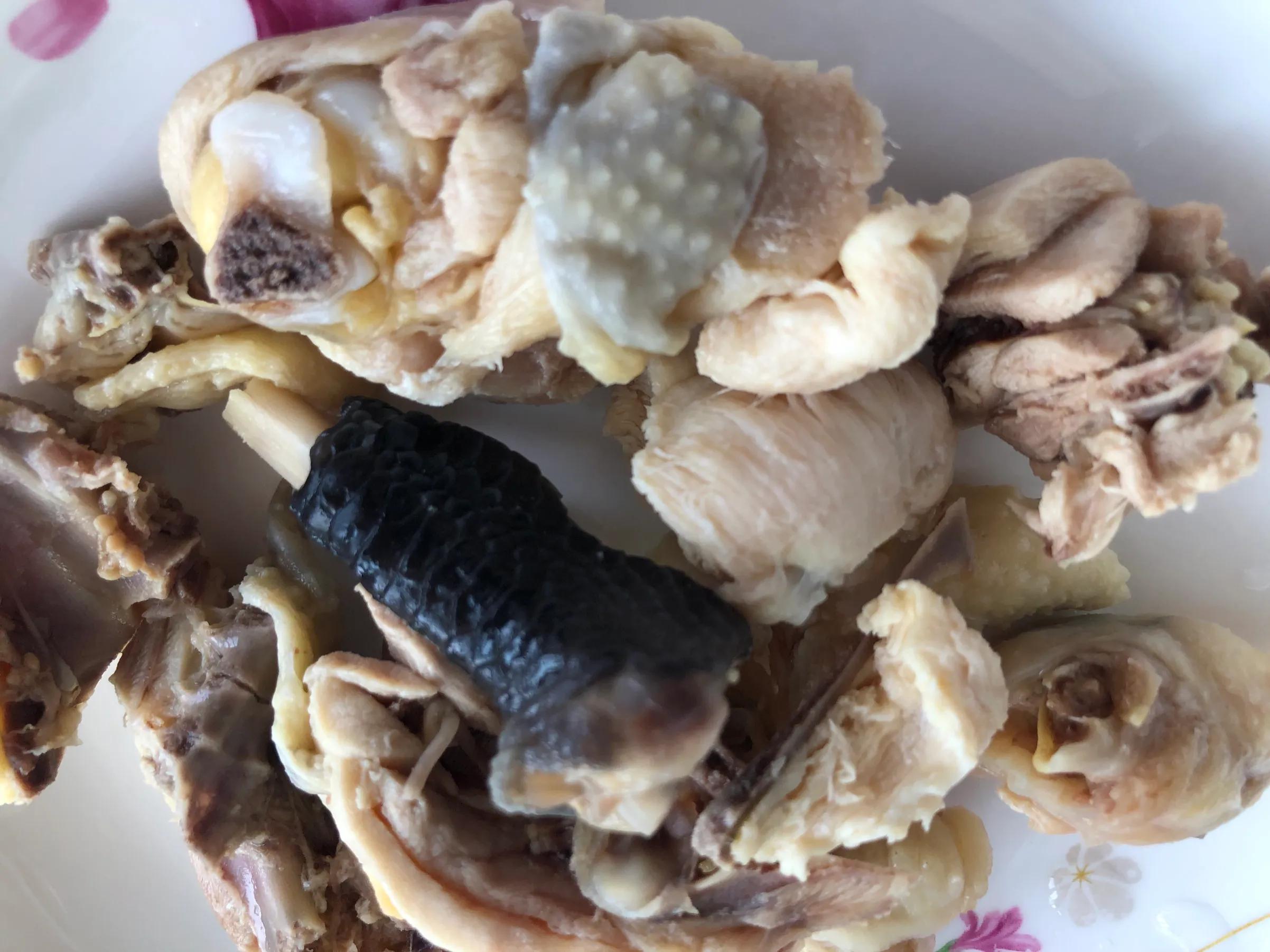 猴头菇炖鸡汤，香气四溢味道好，口感滑嫩又养胃