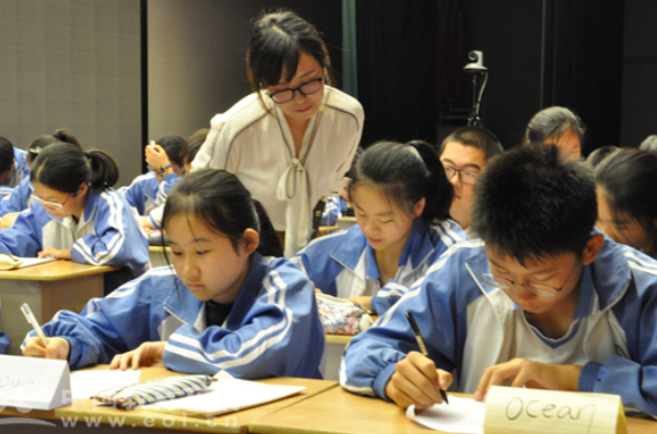 义务教育阶段，学校将无权开除学生？家长：保护一个人害了一群人