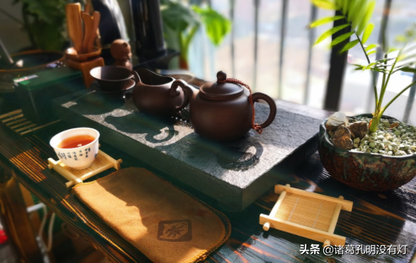 四十知天命，酒中悟人生：岁月沉淀下的醇香与智慧