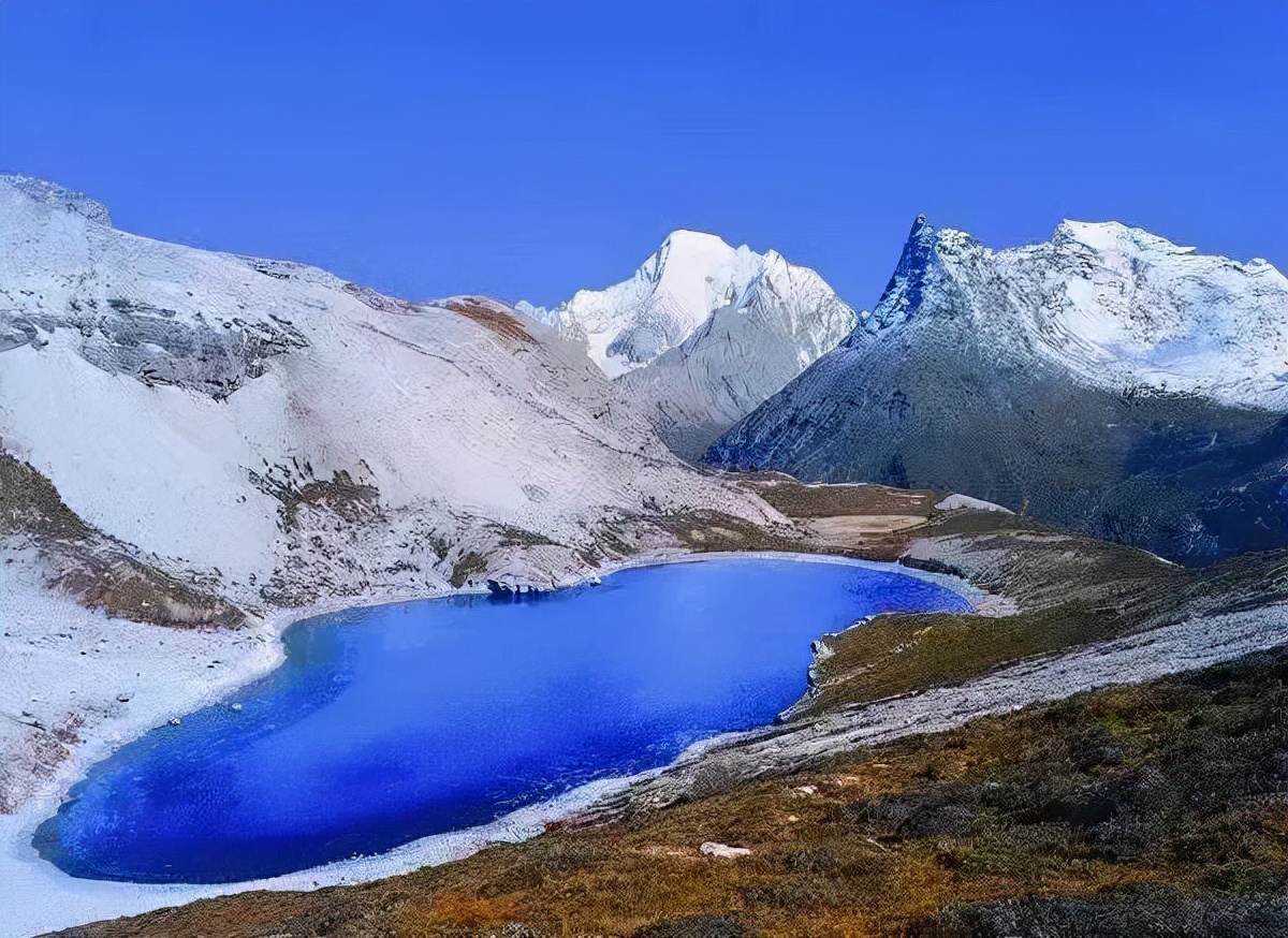 雪晴山色秀 云处有蓝天—雾漫雪山