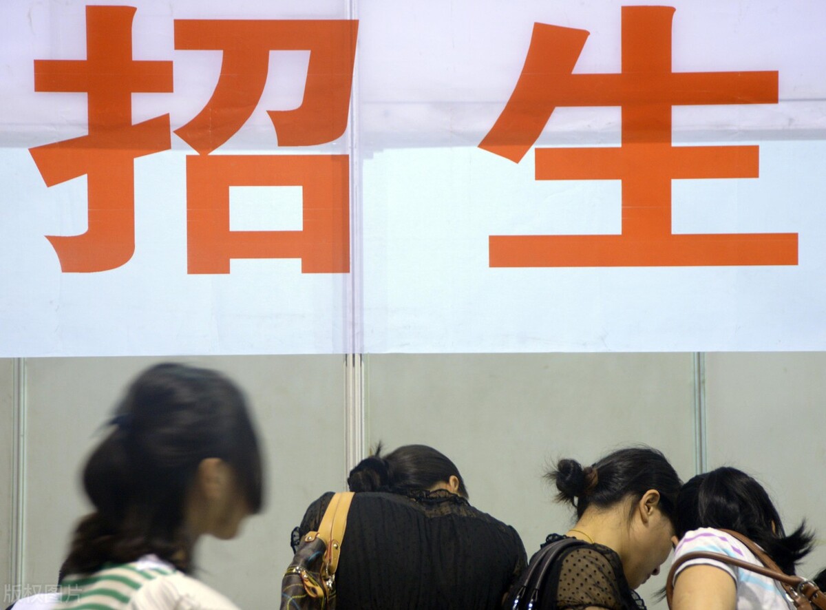 重庆有一所“医专学校”，录取分数比“本科”还高，这是为什么？