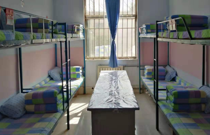 凡尔赛式晒大学宿舍走红，空调独卫是标配，堪称行走的招生简章