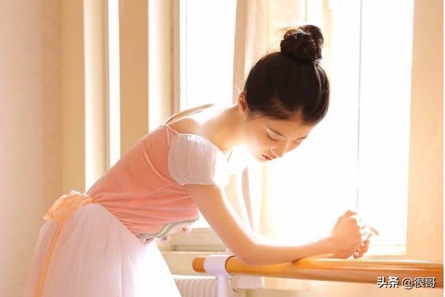 国子监来了个女弟子演员学历：张月北舞毕业，赵露思明道大学校花