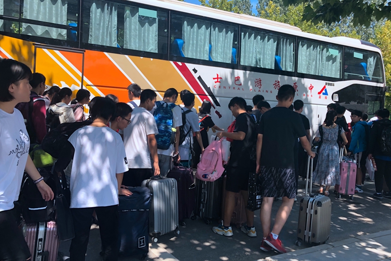 河南“超级县中”郸城一高，每年几十人上清华北大，靠的只是分数吗？