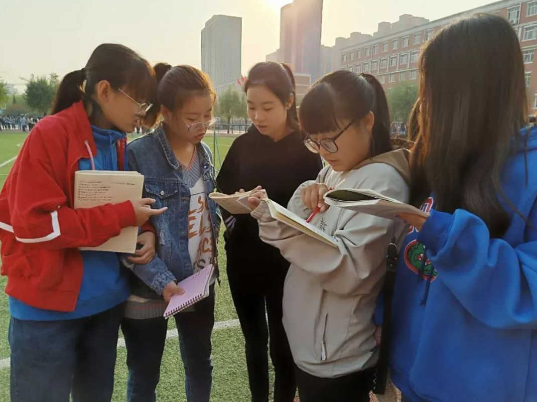 “花式请假条”走红网络，看了这些请假理由，老师没办法拒绝