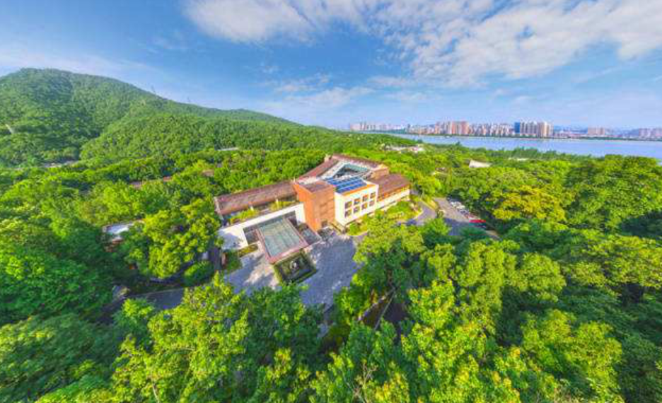 旅游度假必选的四个酒店，还提供可托管的室内儿童俱乐部