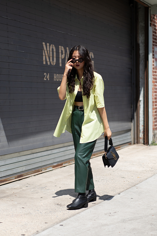 墨绿色配什么颜色好看 绿色鞋子搭配衣服图片-大连号