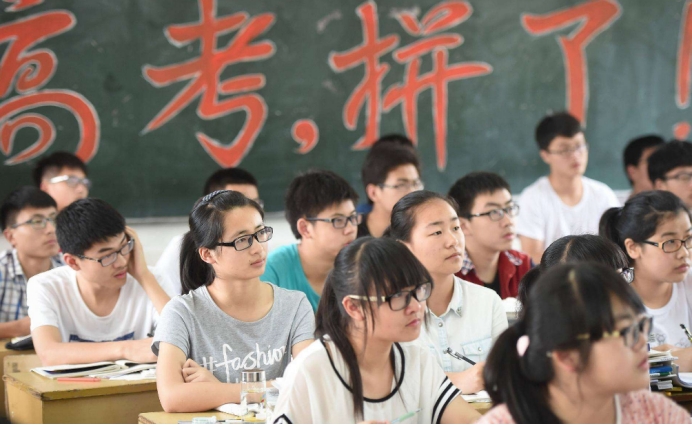 2021年清北“保研率”均超50%，读研更容易了？只是多了这些名额