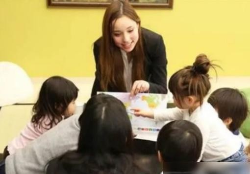 天生没有四肢，婚内出轨5人，交小20岁女友，日本美女就这审美？