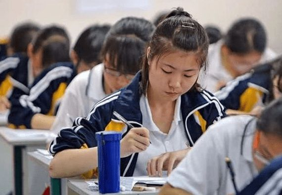 高考“落榜生”迎来好消息，上大学的途径还有这几条，考生需注意