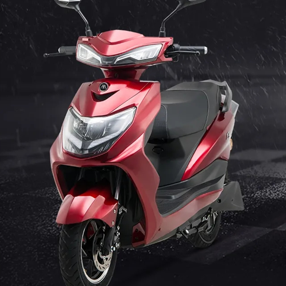 从外观上来看,爱玛畅途与普通电轻摩差异不大,但仔细一看,层次更加