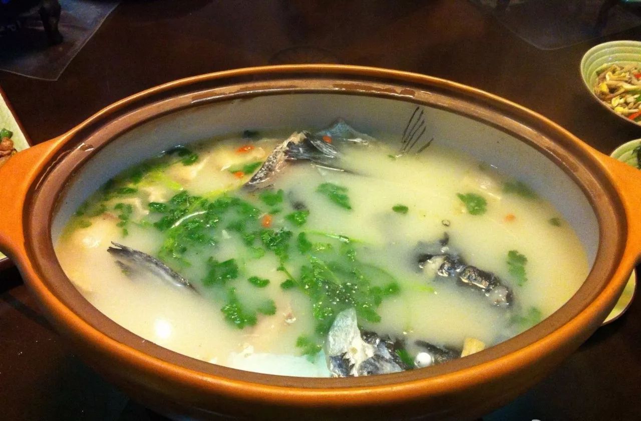 【天麻鲜鱼汤】做法步骤图 鲜香美味真过瘾 最后连-起舞食谱网