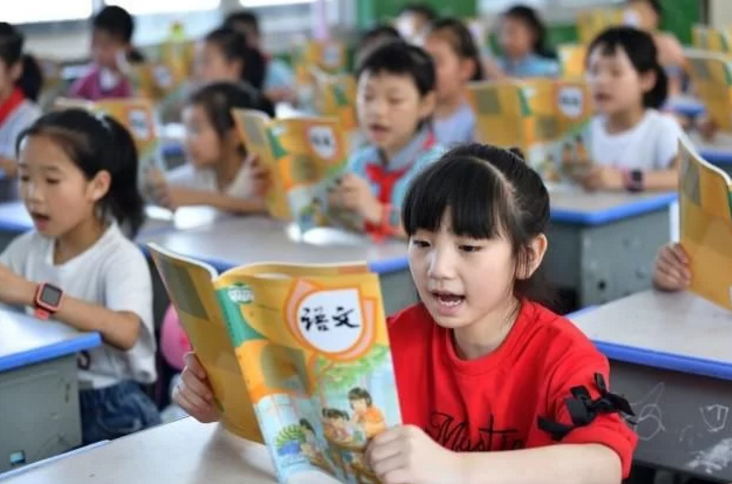 语文越改越难，高考要让15%的人做不完？教科书总主编回应质疑