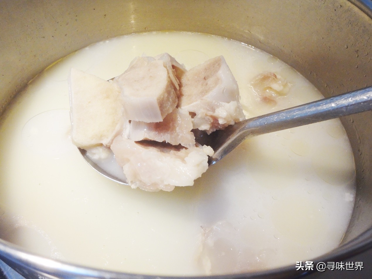 牛骨头汤的做法（手把手教你熬牛骨汤正确做法）