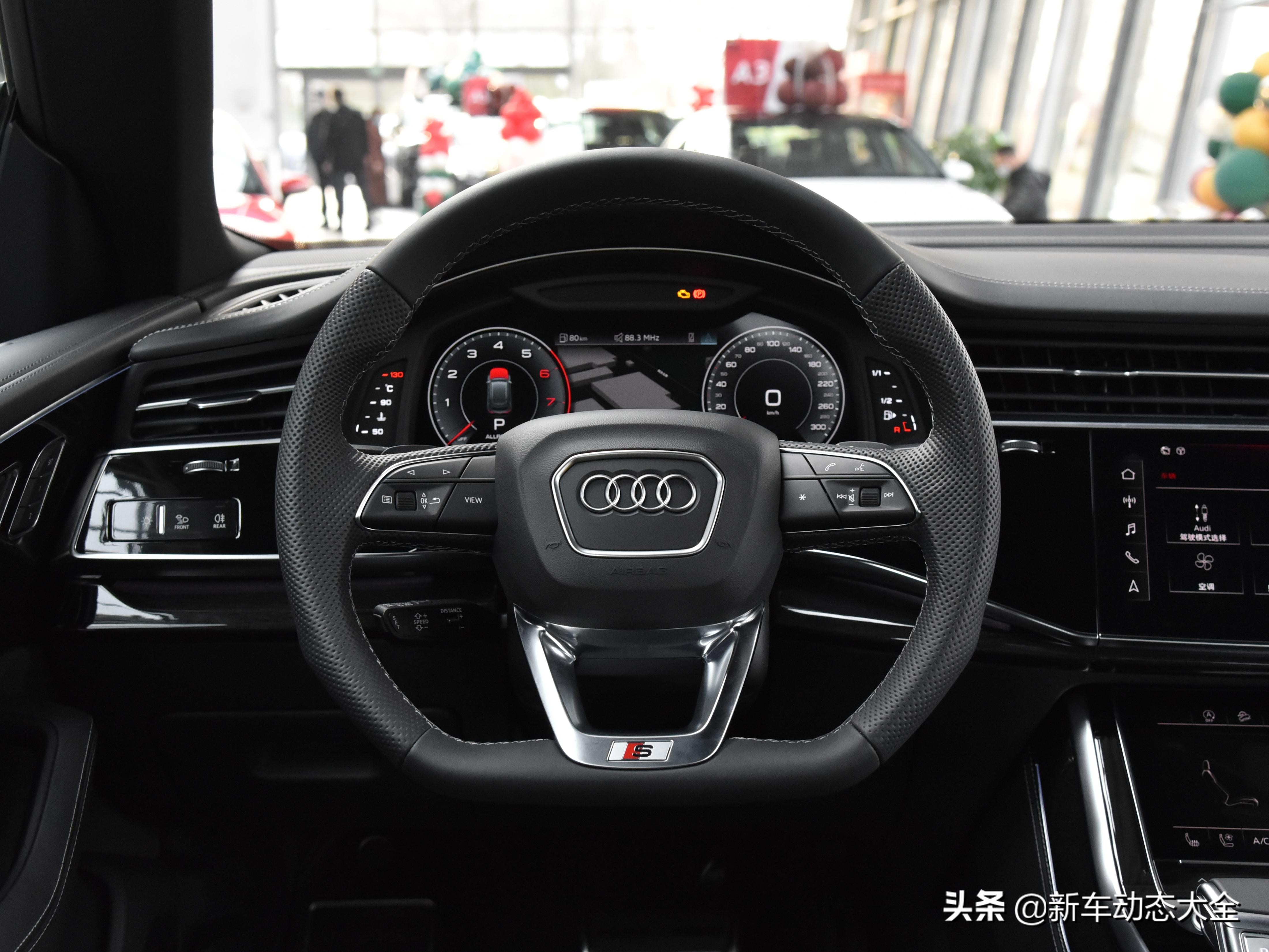 谁说SUV跑不快？6.2秒破百，22英寸大圈的进口奥迪Q8