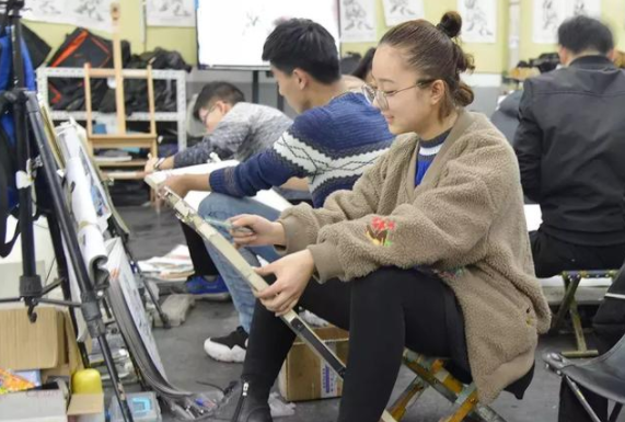 美术生毕业就是失业？他们的发展形势如何，很多人都被蒙骗了