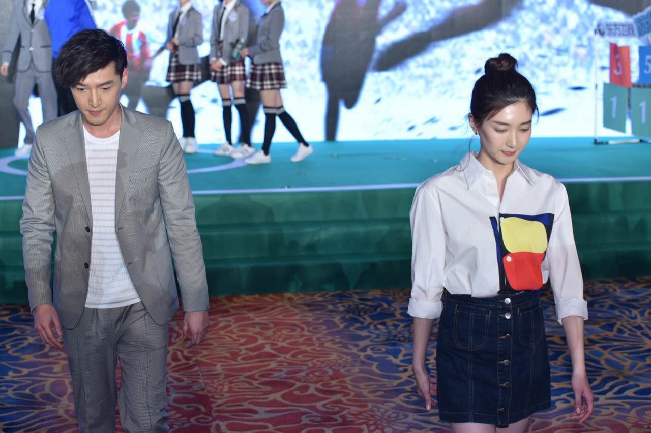 胡冰卿陈星旭姐弟恋疑似分手，单方面取关男方，定情之作还未开播