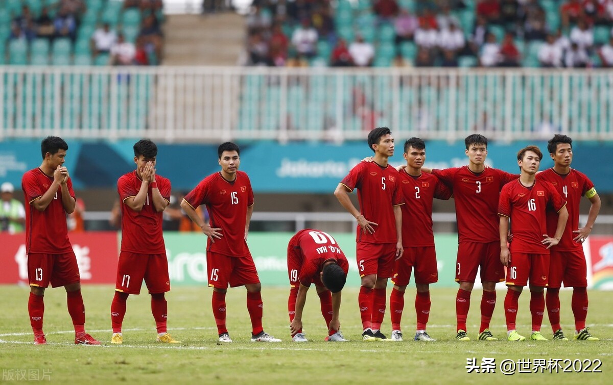 世界杯2018中国队小组(12强赛国足所在小组实力排行)