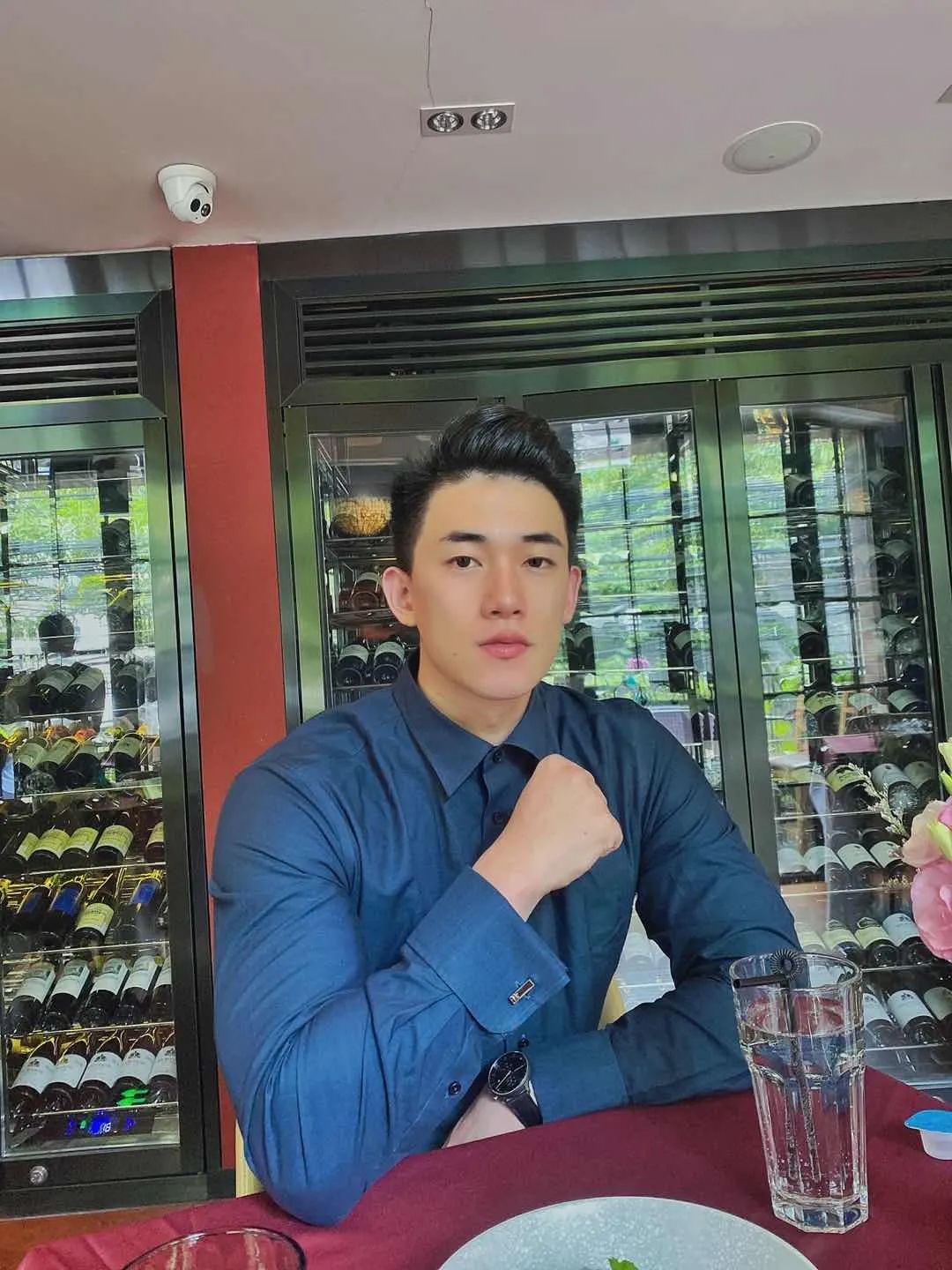正确挑选定制男装，正装也能穿出时尚感