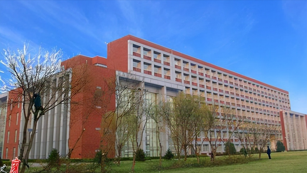 北京一所双非大学，没有亮眼名气，但学校录取分数接近211标准