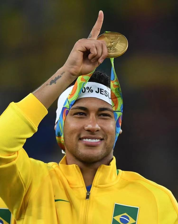 如何获得足球世界杯冠军（要金杯不要金牌？-聊聊世界杯“反超”奥运会足球的过程和历史）-趣拿体育