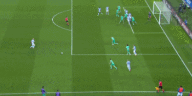 本泽马有没有手球（反超巴萨！皇马为这一刻苦等112天，齐祖握拳庆祝，西甲变天）