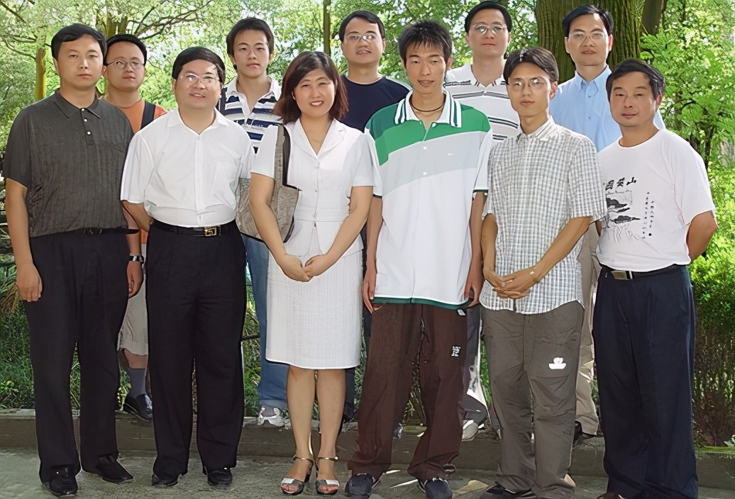 秦玥飞：放弃百万高薪回国当村官，月薪一千没房没车，这是失败吗