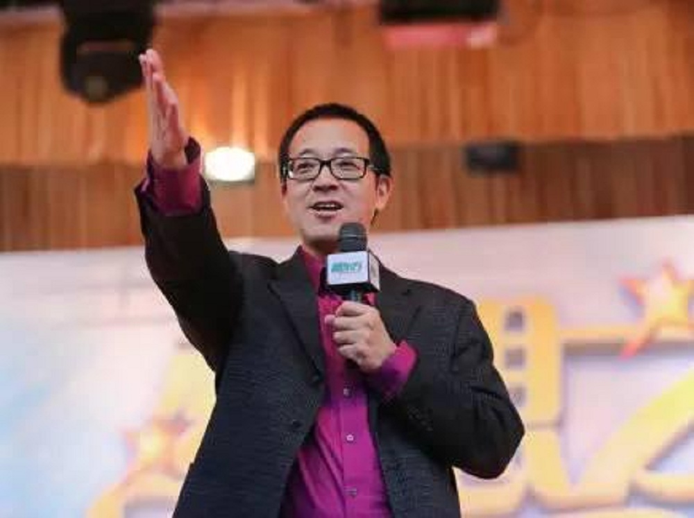 俞敏洪：给班里丑姑娘写情书，创业路上历经磨难，体面退场被称赞