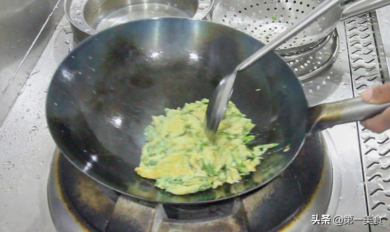 青椒炒鸡蛋的做法,青椒炒鸡蛋的做法步骤