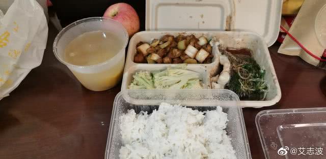 中超各队吃什么食谱(中超球员隔离期伙食曝光,海鲜水果品种多,标配三菜一汤待遇惹争议)