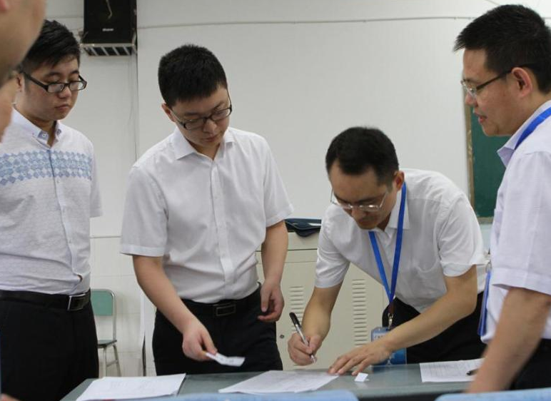 花几万报名“公务员”培训班，究竟值不值得，过来人告诉你真相