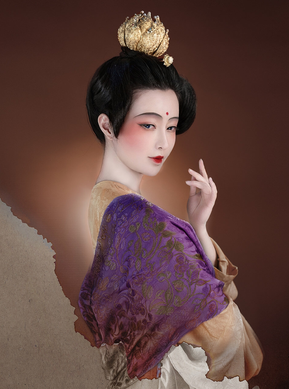 而且出现了"妆靥",这是一种涂抹在面颊酒窝处的一种装饰,通常是用胭脂