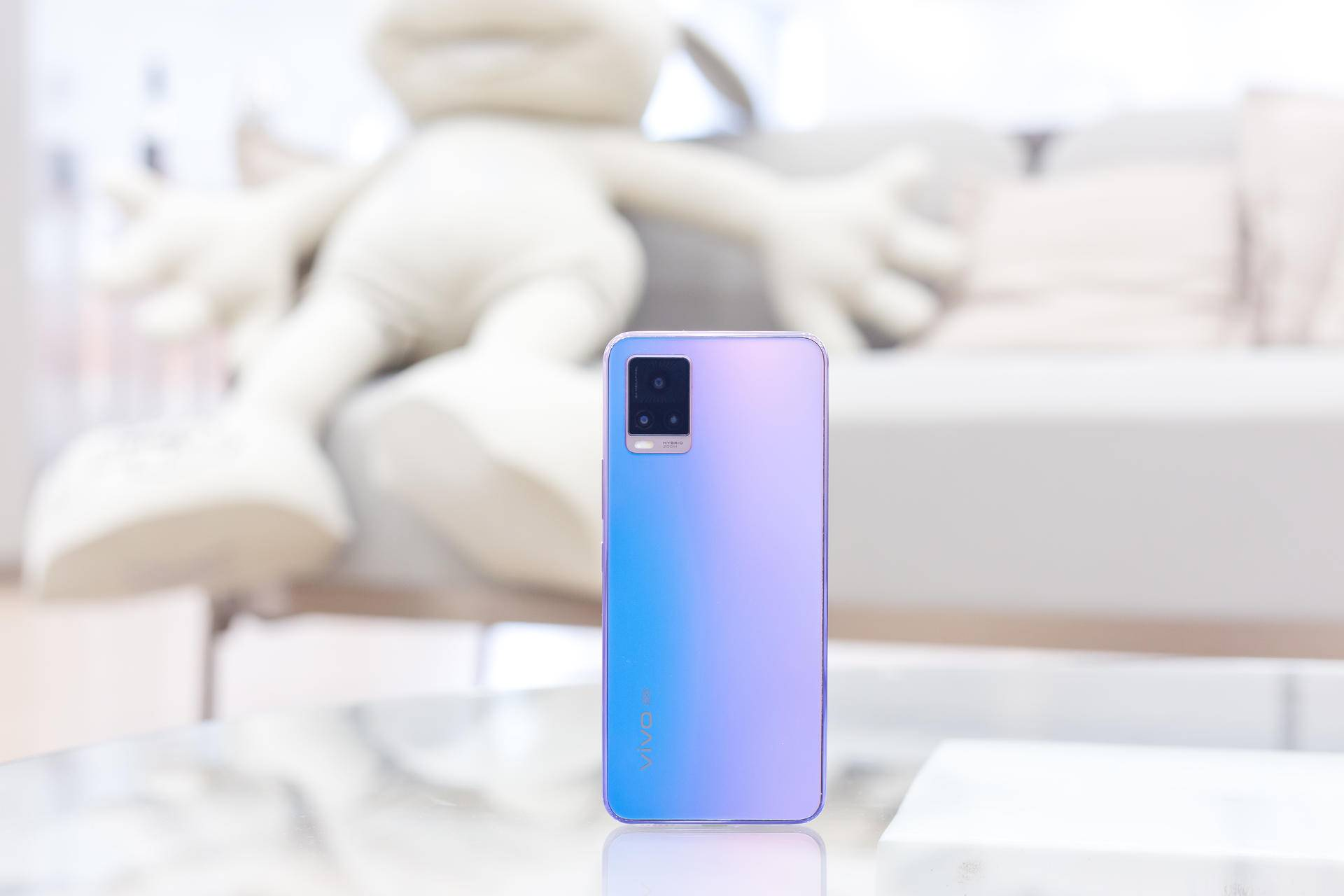 惊艳配色+轻薄机身，vivo S7外观让人一见倾心