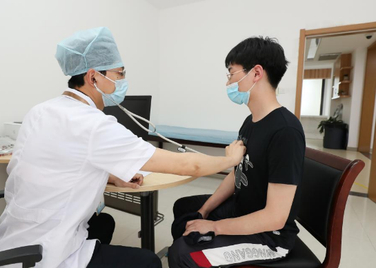 学校组织高考体检，学生不愿检查的4个项目，真想找个地缝