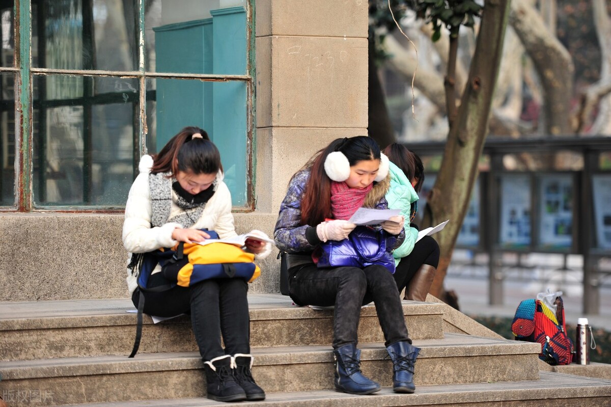 成考学历可以考研究生吗？考研难不难？